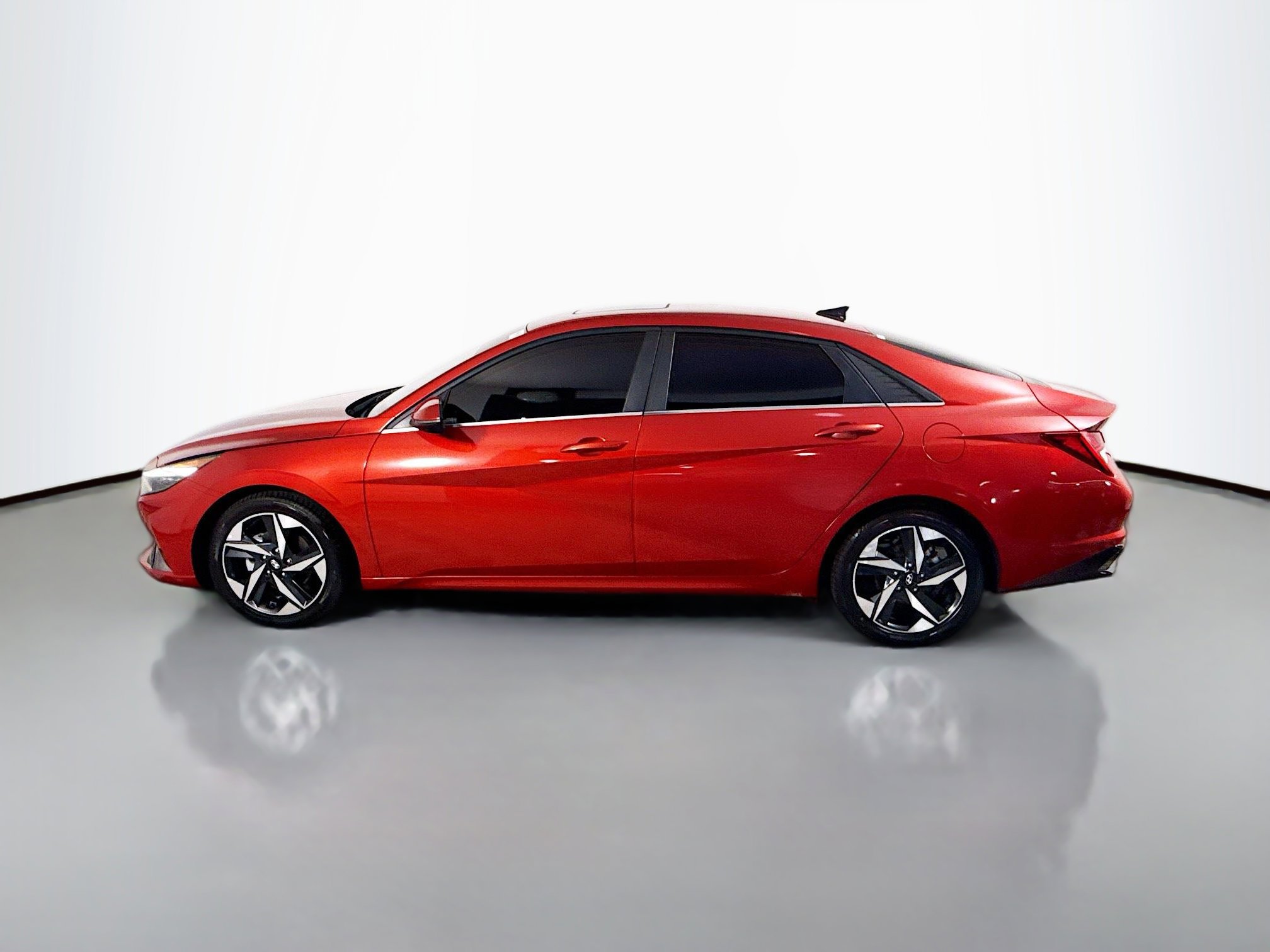 Used 2021 Hyundai Elantra Limited image 6