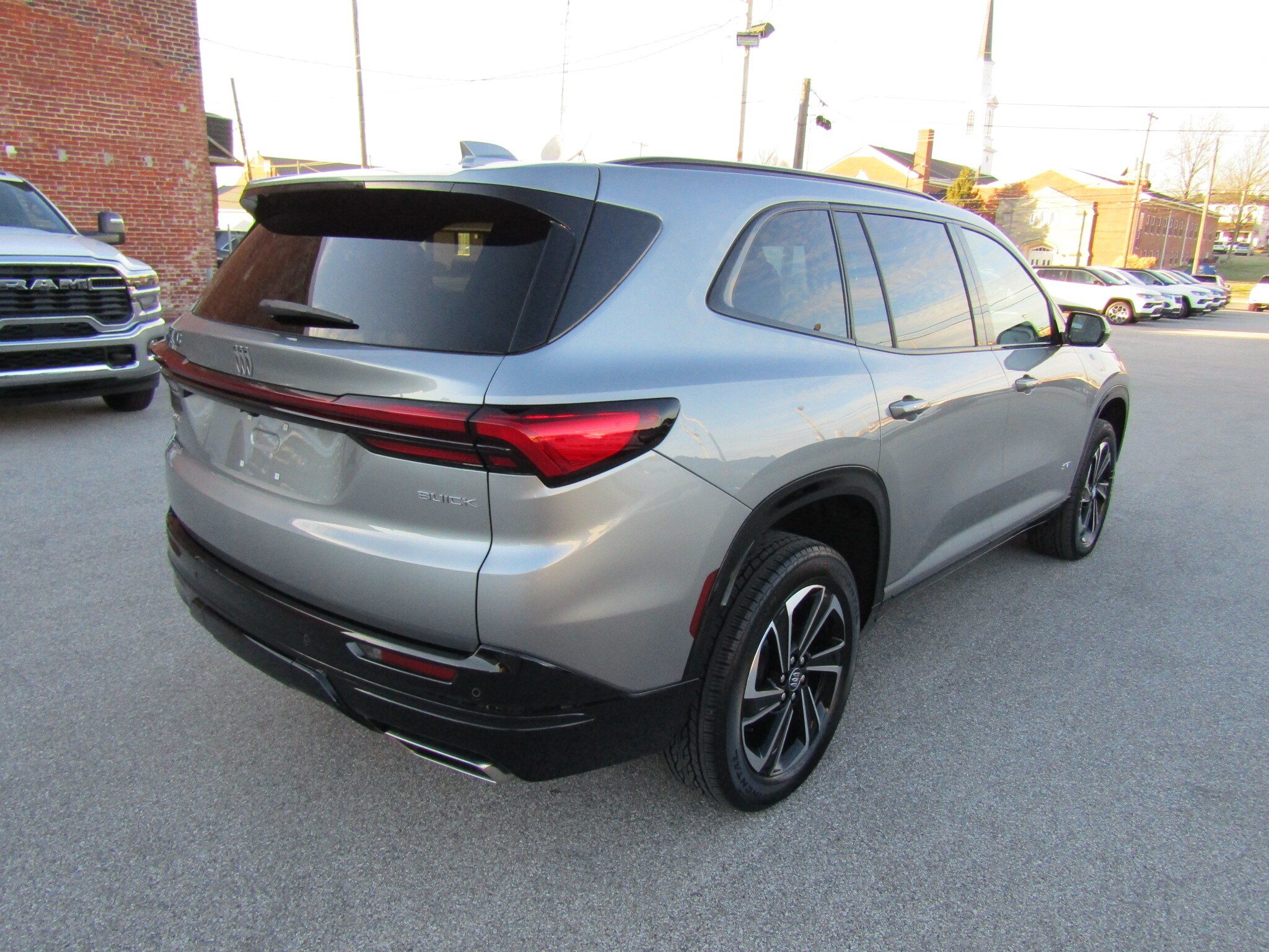 Used 2025 Buick Enclave Sport Touring AWD/4WD image 3