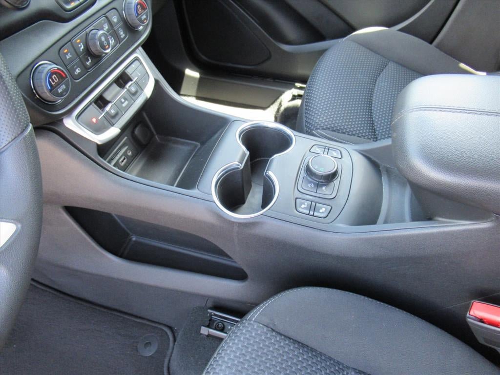 Used 2022 GMC Terrain SLE w/ Driver Convenience Package FWD image 15