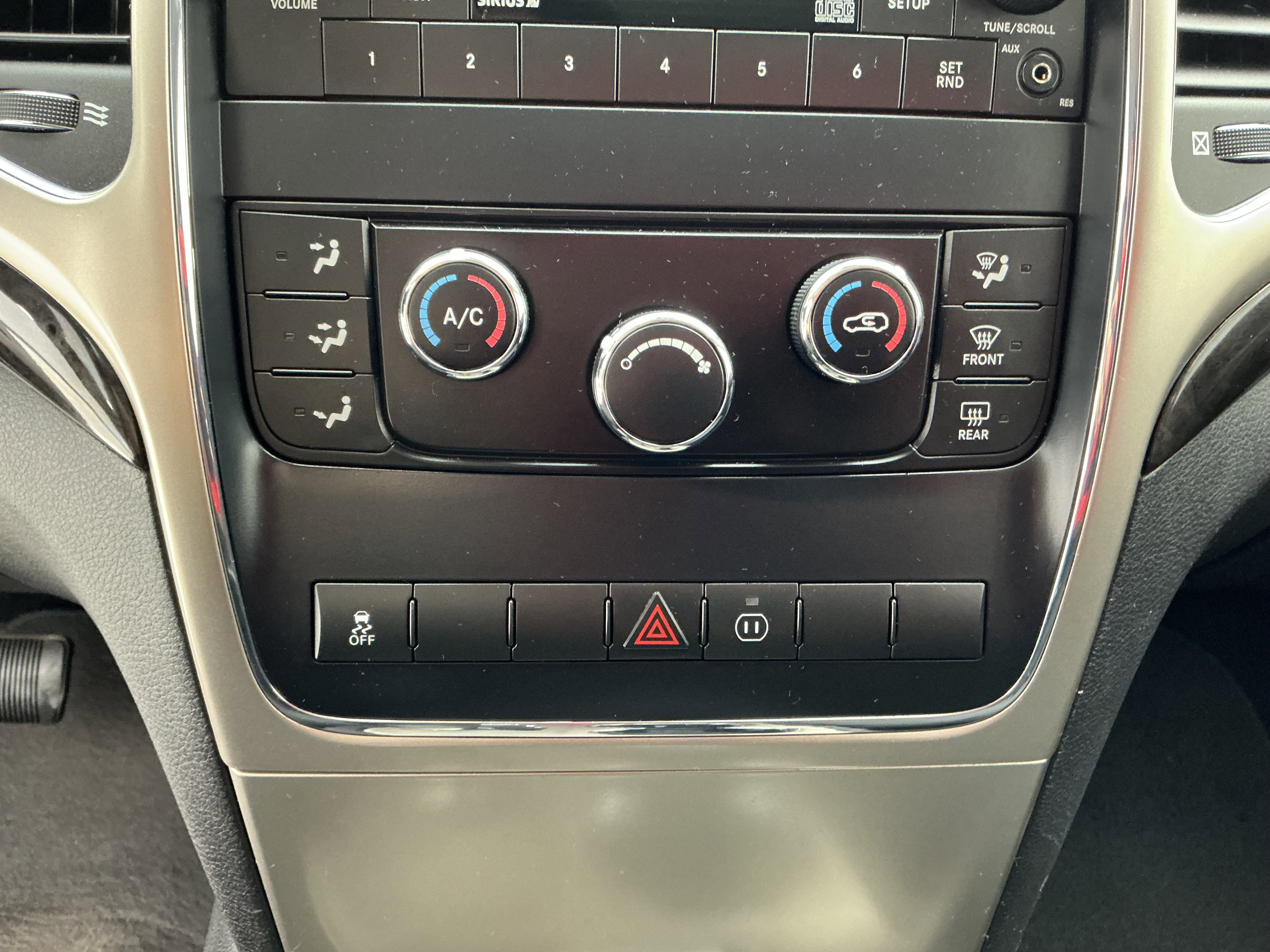 Used 2011 Jeep Grand Cherokee Laredo w/ Security & Convenience Group image 11