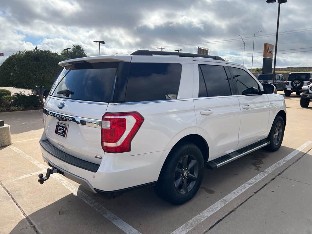 Used 2018 Ford Expedition XLT w/ Equipment Group 202A AWD/4WD image 4