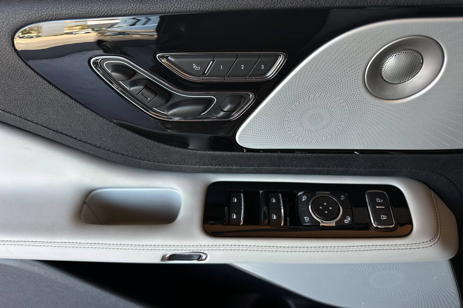 New 2026 Lincoln Aviator Reserve w/ Luxury Package RWD image 10