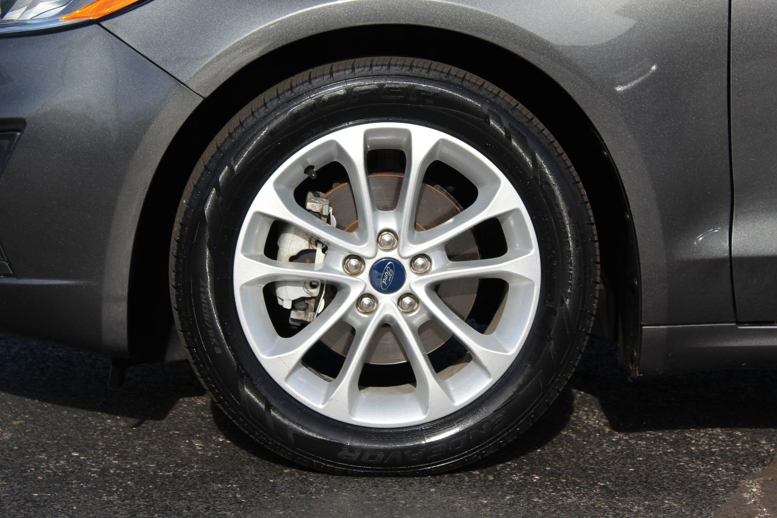 Used 2020 Ford Fusion SE image 25