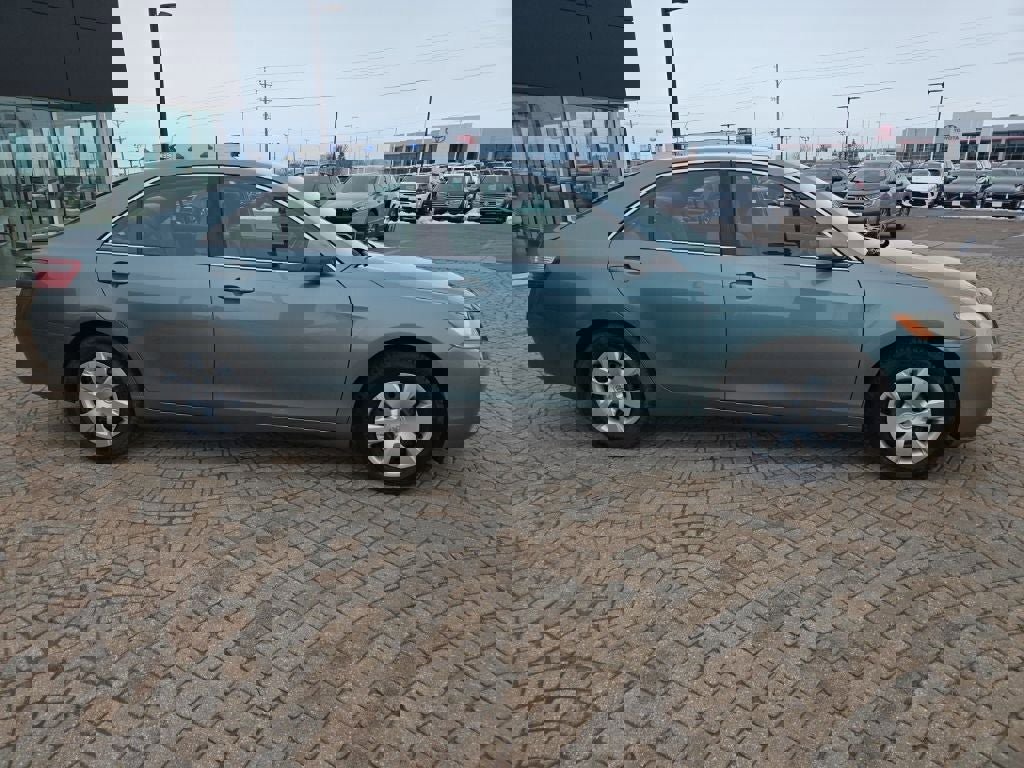 Used 2009 Toyota Camry LE image 4