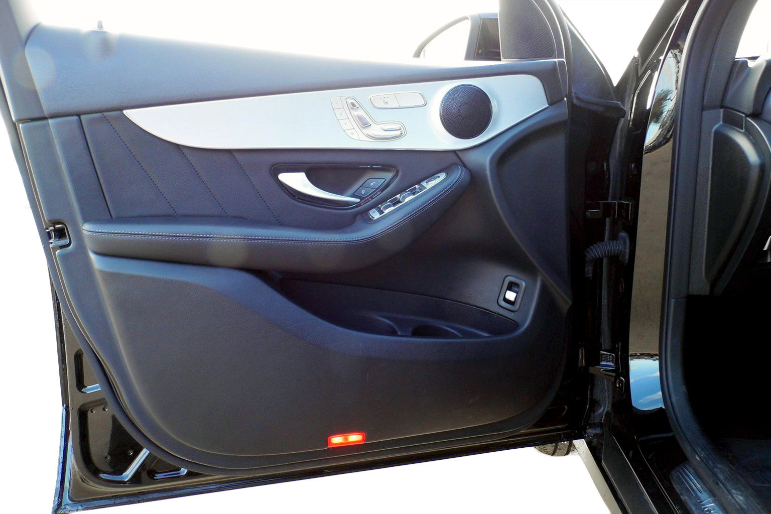 Used 2021 Mercedes-Benz GLC 300 w/ AMG Line image 18