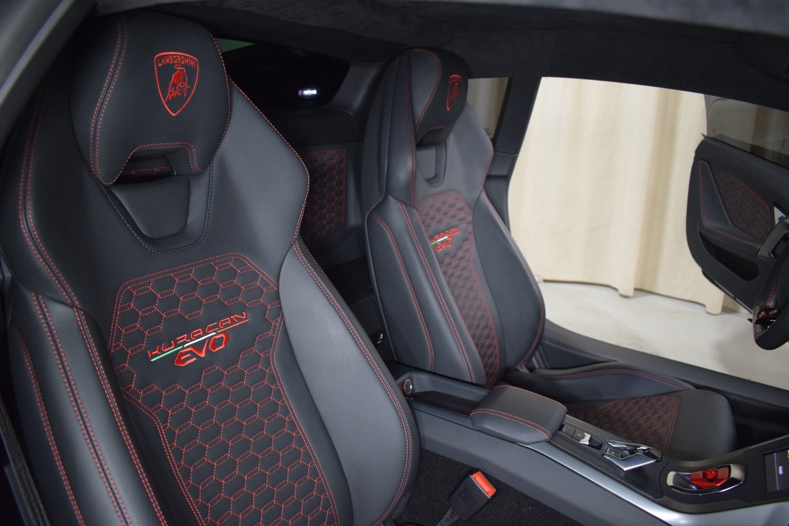 Used 2023 Lamborghini Huracan EVO image 19