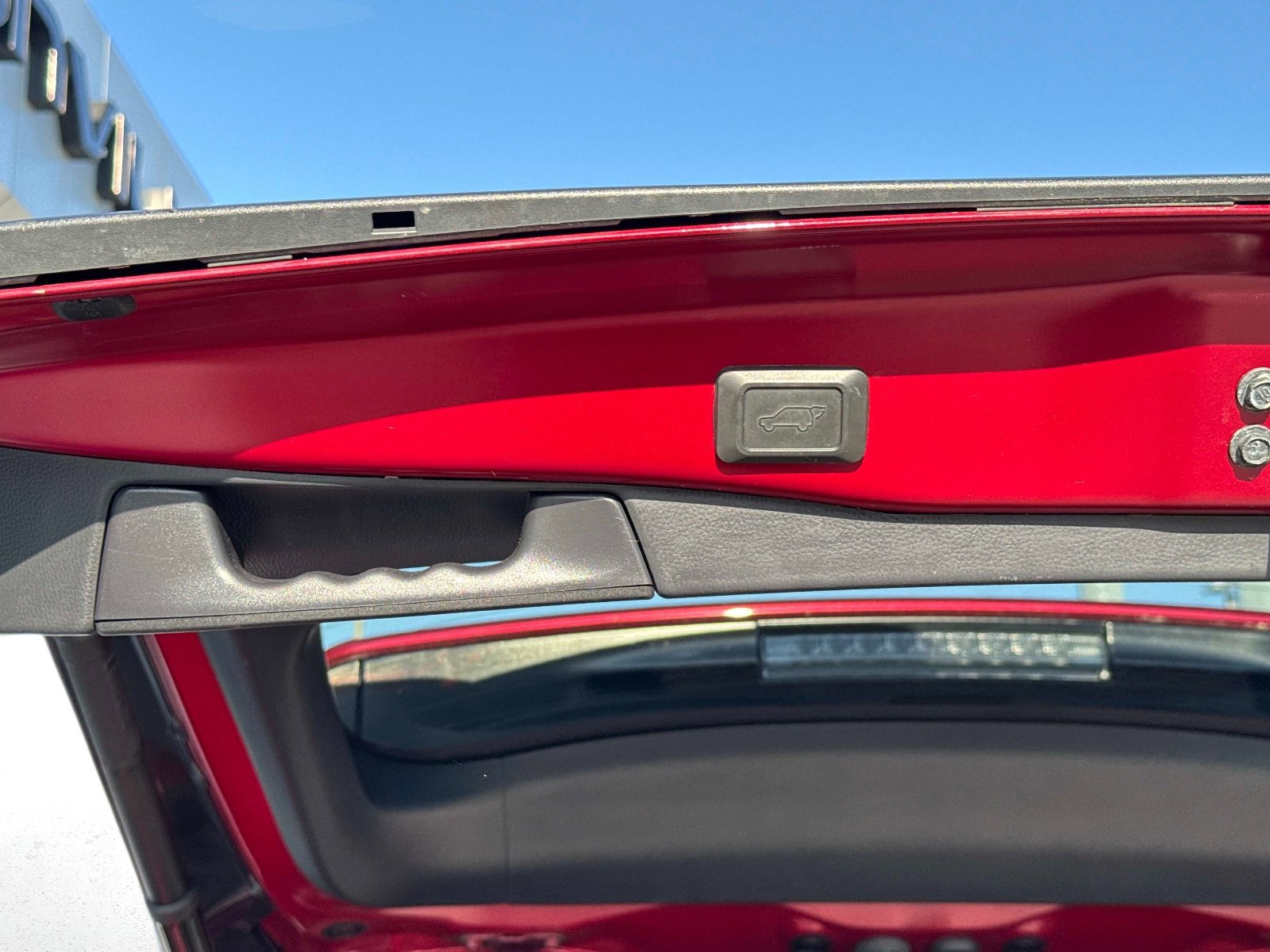 Used 2022 Toyota RAV4 XLE w/ Convenience Package image 12