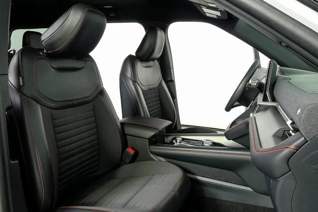 Used 2025 Ford Explorer ST-Line w/ Premium Package RWD image 22
