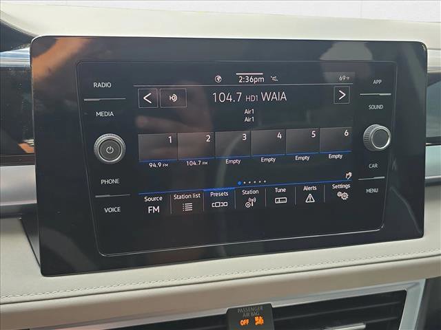 New 2025 Volkswagen Taos SE image 14