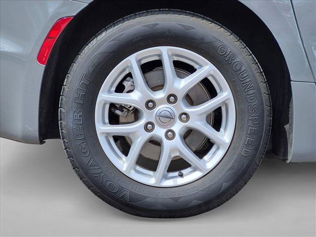 Used 2022 Chrysler Pacifica Touring-L FWD image 23