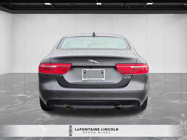 Used 2018 Jaguar XE Premium AWD/4WD image 4