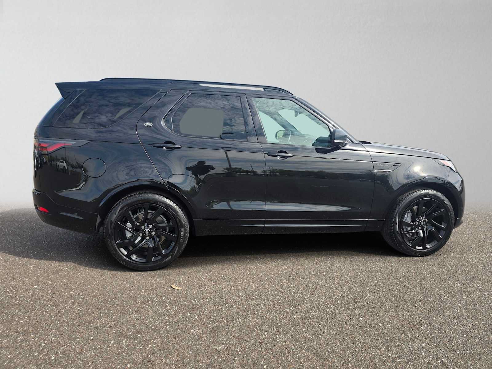 Used 2023 Land Rover Discovery S R-Dynamic AWD/4WD image 2