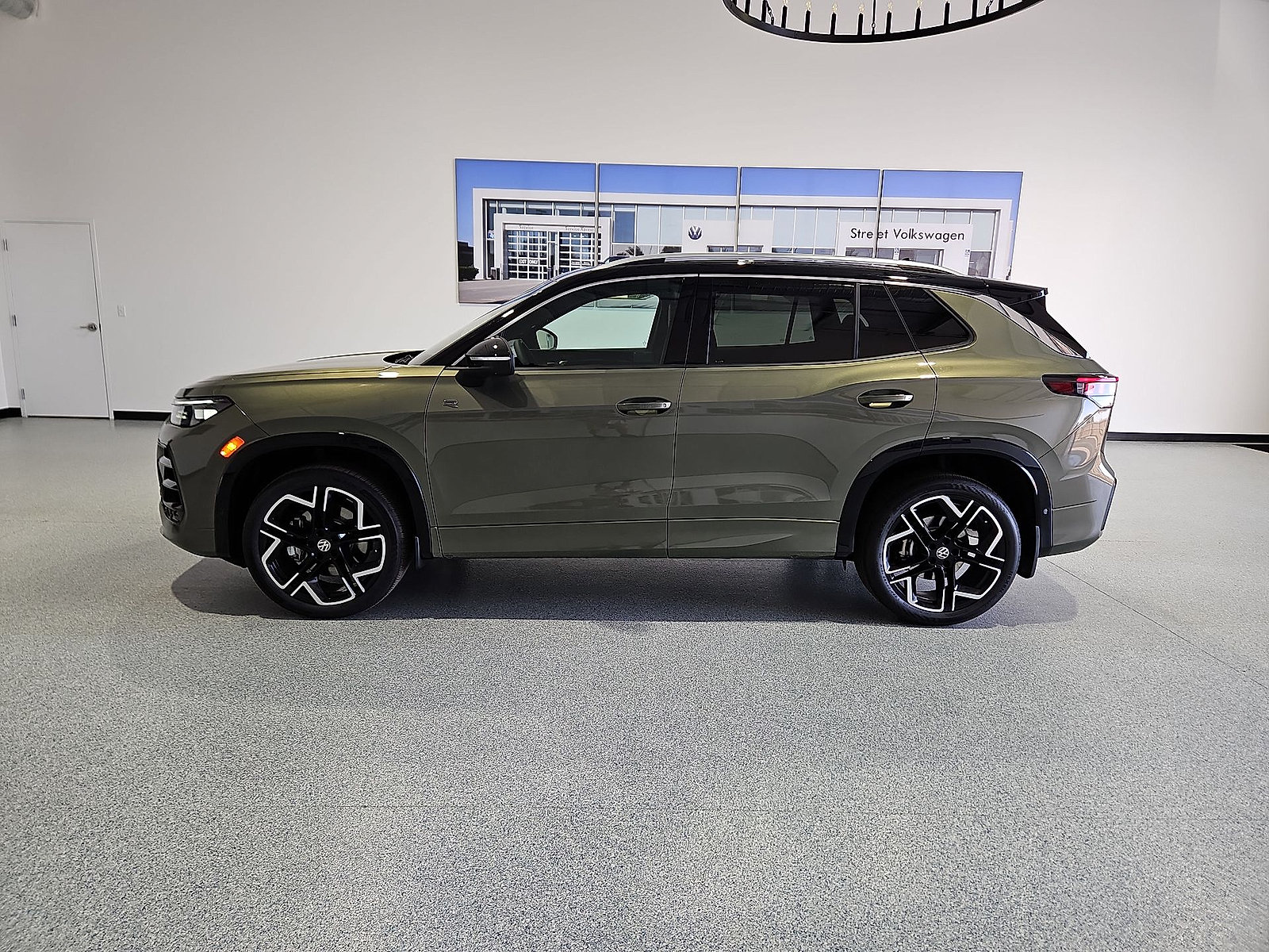 New 2026 Volkswagen Tiguan SEL R-Line AWD/4WD image 6