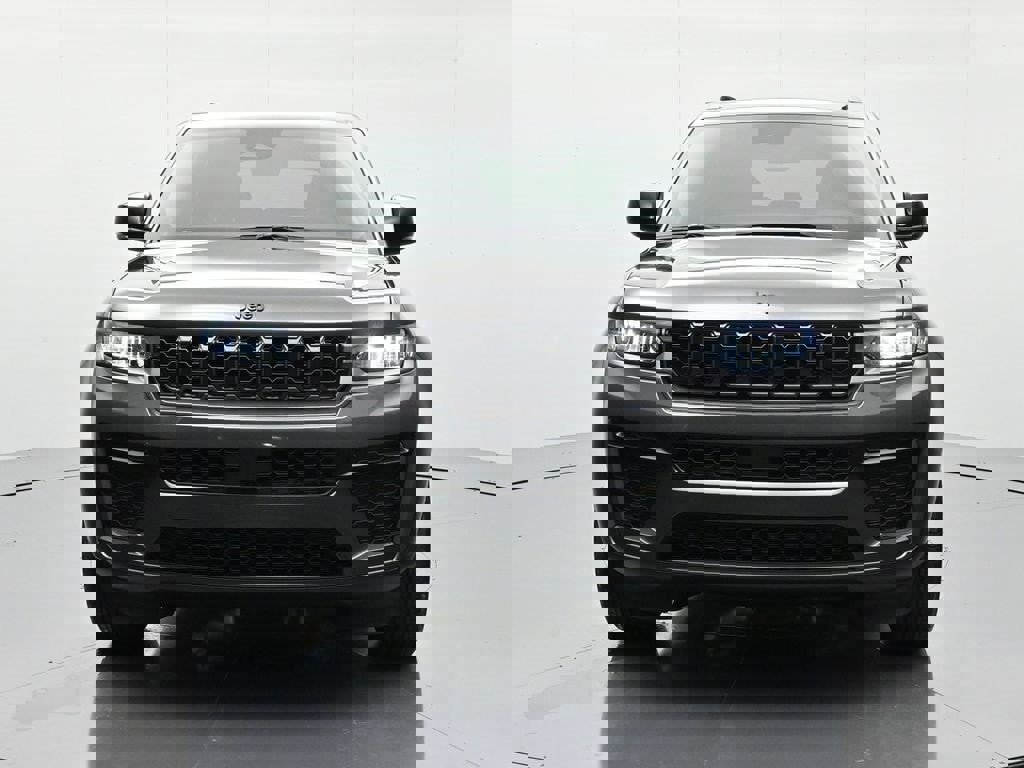 New 2026 Jeep Grand Cherokee Altitude image 2