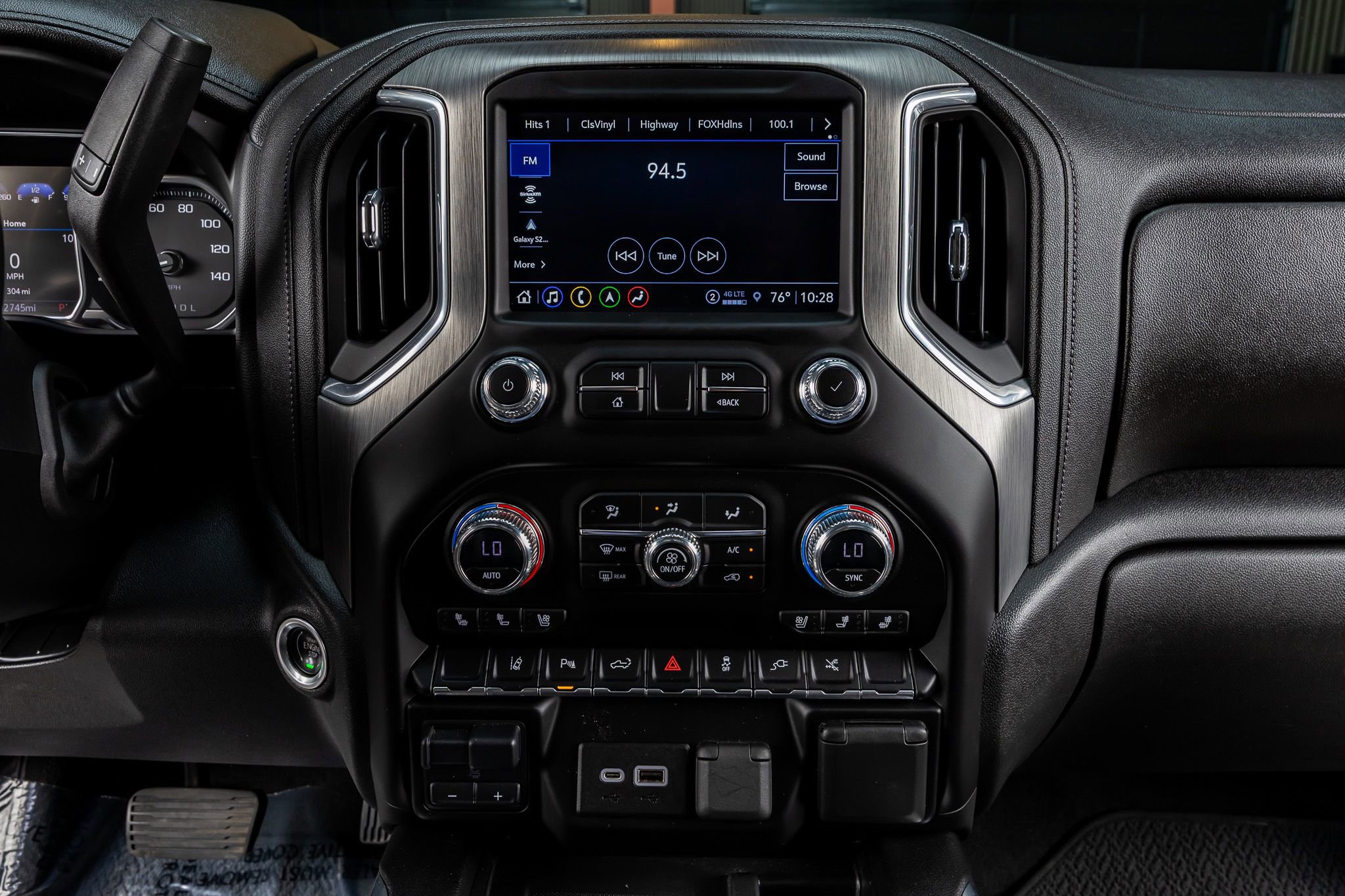 Used 2023 GMC Sierra 3500 Denali w/ Denali Ultimate Package image 24