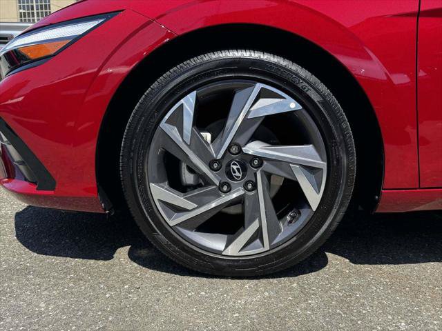 Used 2025 Hyundai Elantra Limited FWD image 8
