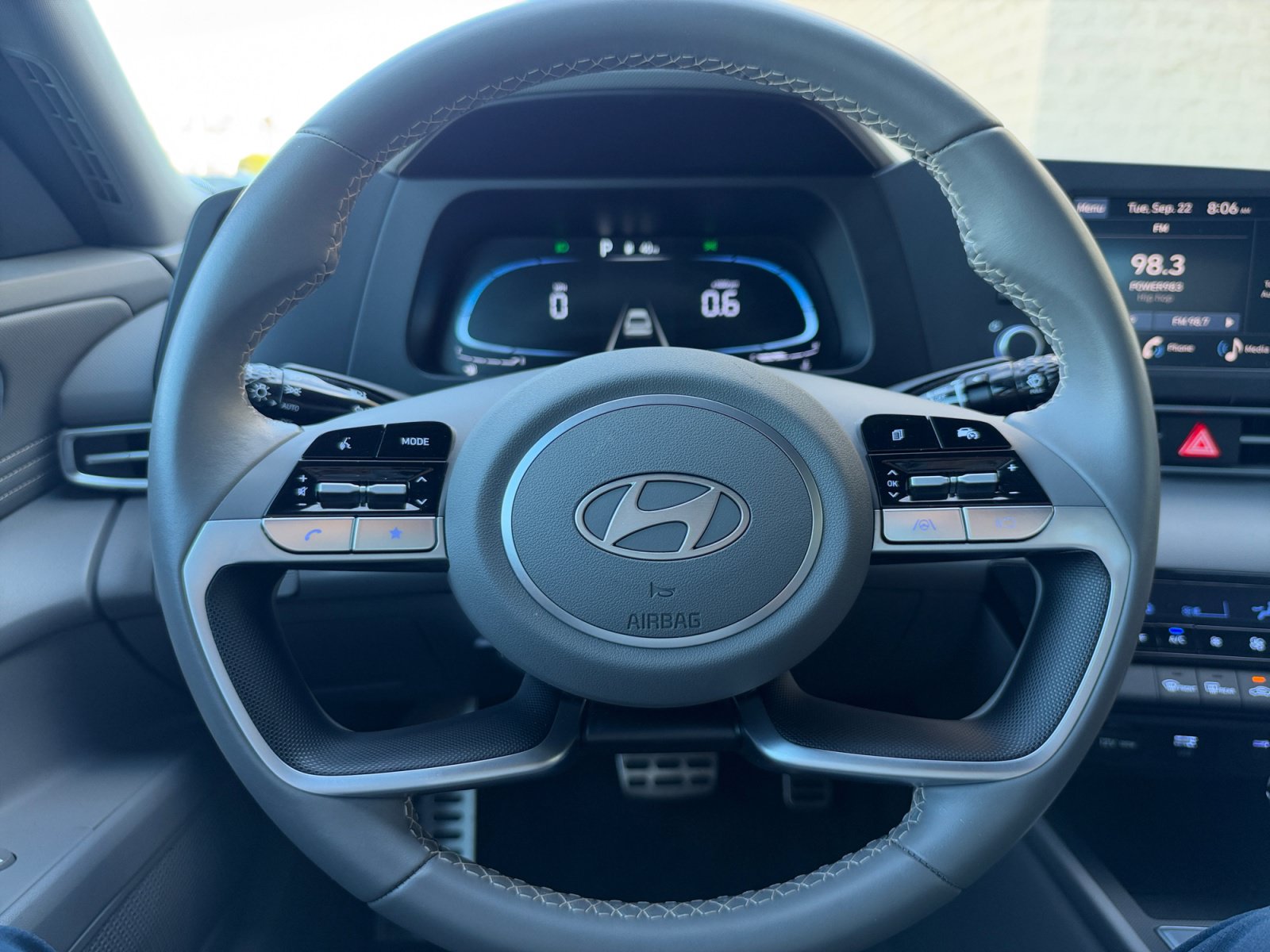 Certified 2025 Hyundai Elantra Sport FWD image 9
