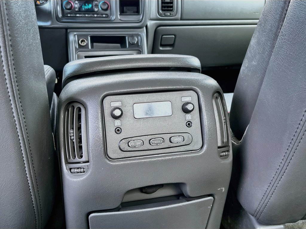 Used 2004 Chevrolet Silverado 3500 LT w/ Heavy-Duty Power Package AWD/4WD image 23