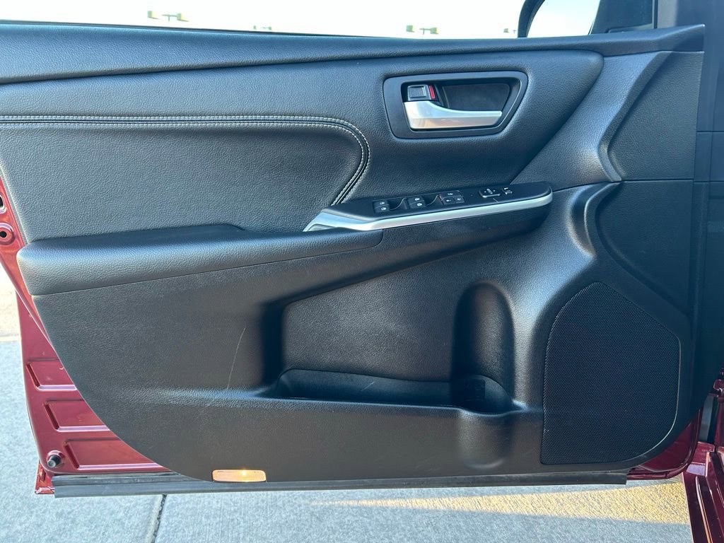 Used 2016 Toyota Camry XLE image 11