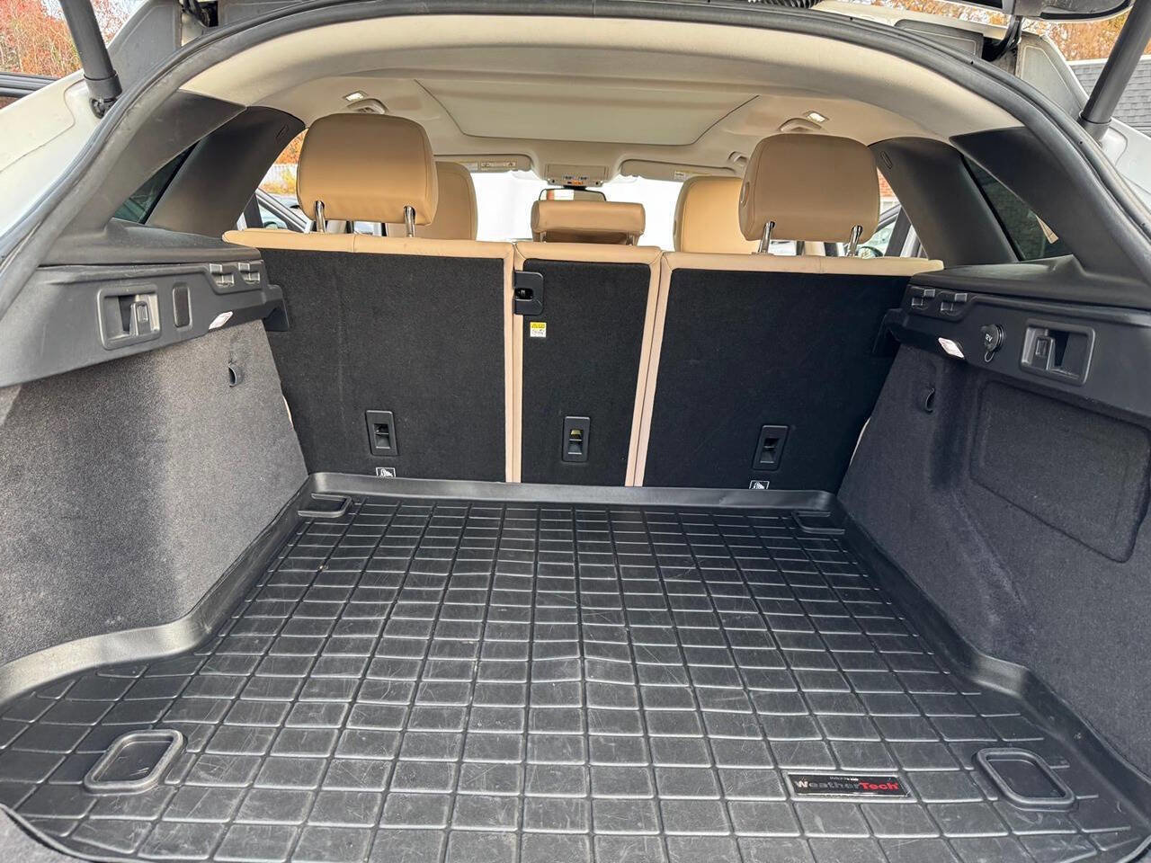 Used 2018 Jaguar F-PACE Premium image 10