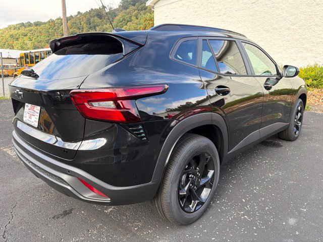 New 2026 Chevrolet Trax LT w/ Sunroof Package FWD image 7