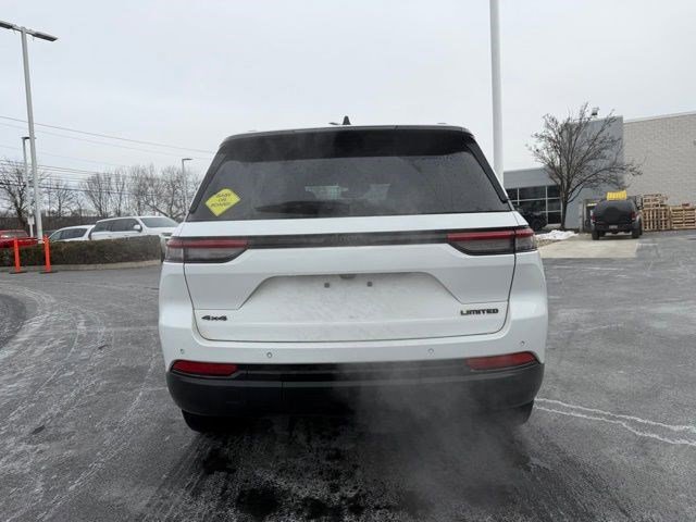 Used 2023 Jeep Grand Cherokee Limited w/ Black Appearance Package image 14