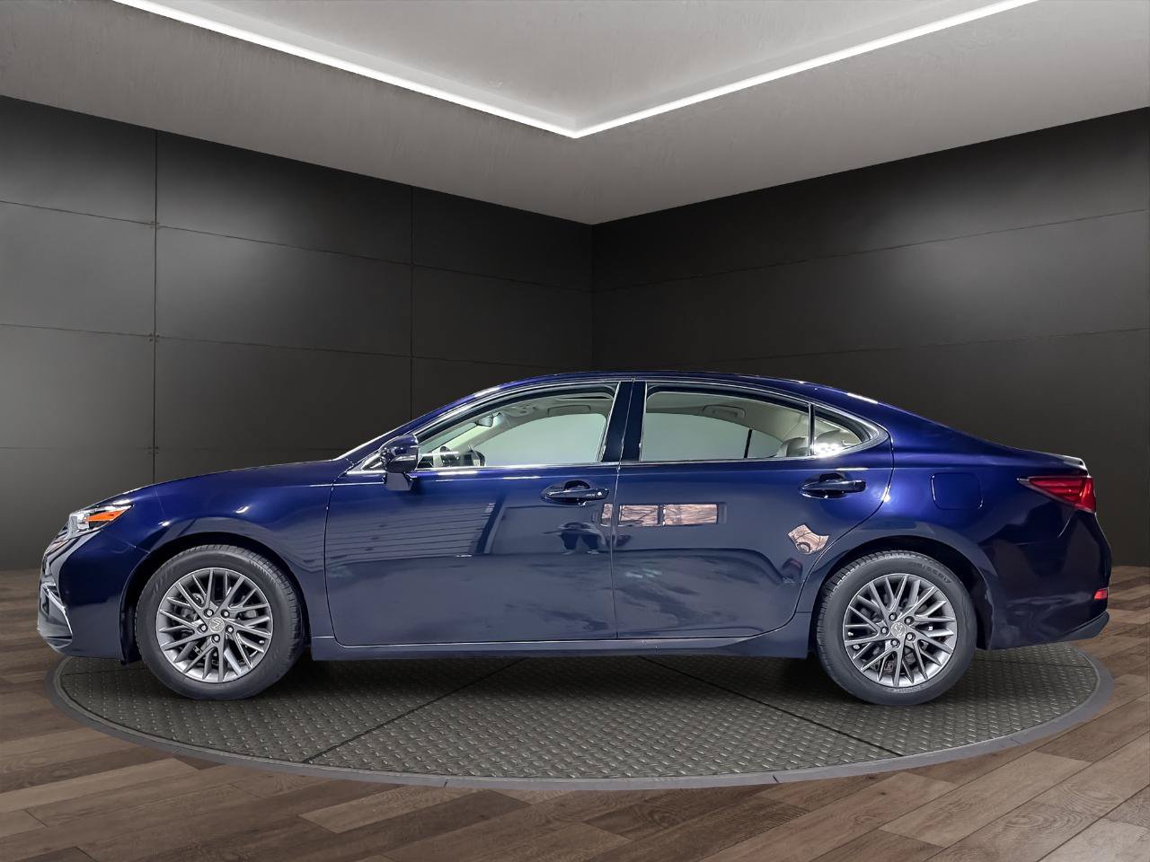 Used 2018 Lexus ES 350 w/ Navigation System Package FWD image 5