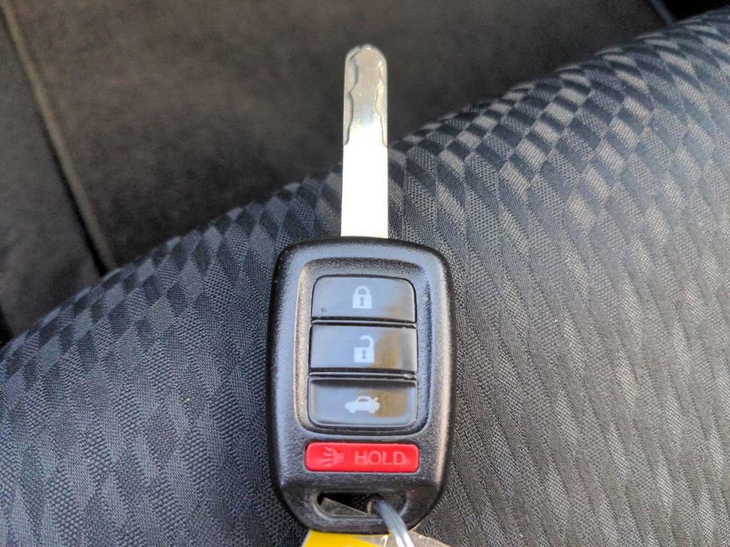 Used 2015 Honda Civic SE image 25