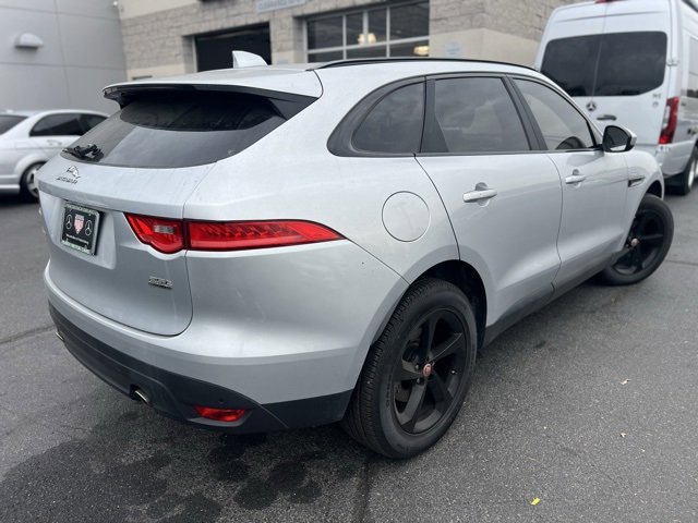 Used 2019 Jaguar F-PACE Premium image 4