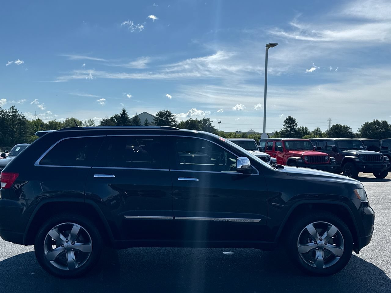 Used 2012 Jeep Grand Cherokee Overland AWD/4WD image 2