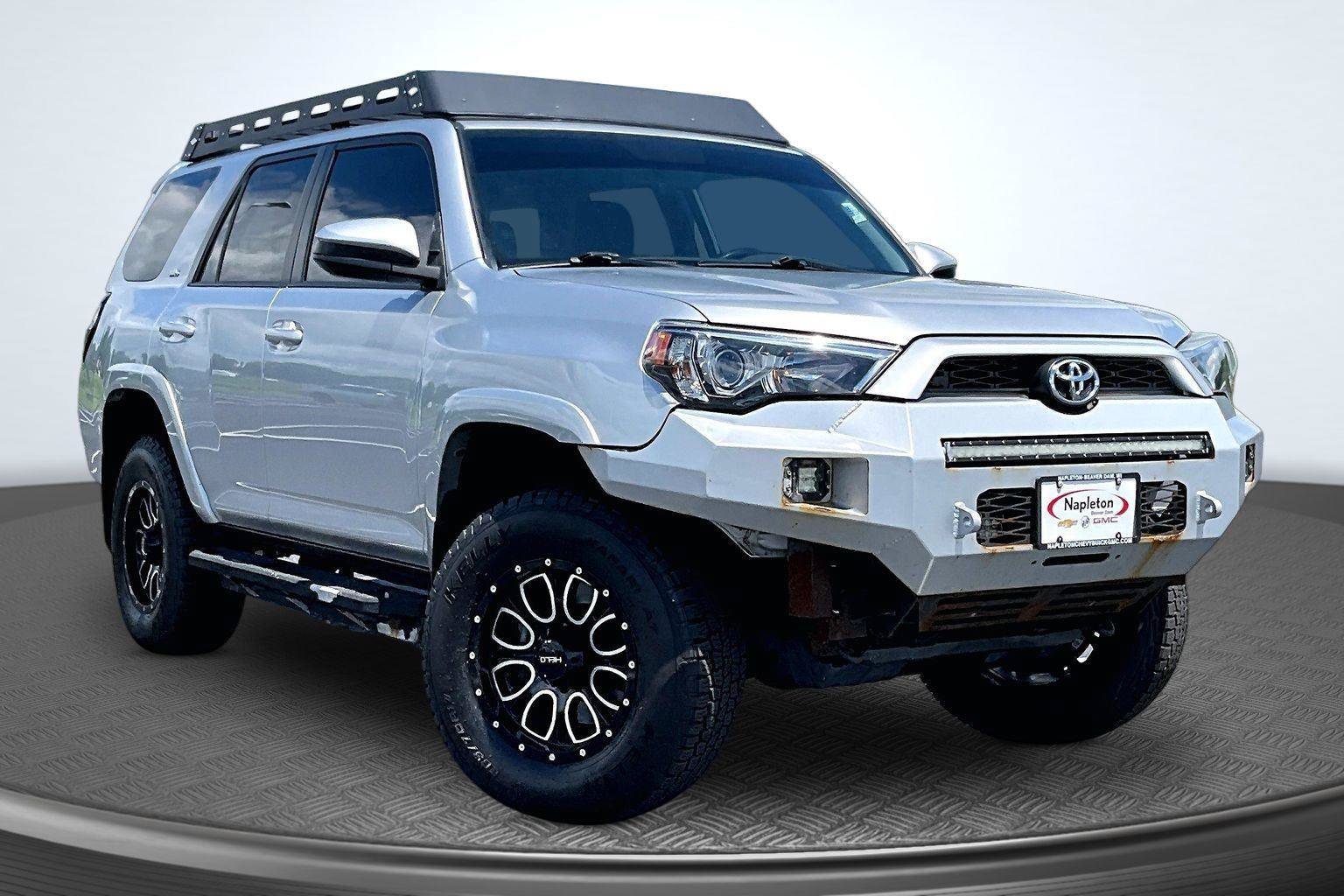 Used 2018 Toyota 4Runner SR5 AWD/4WD image 13