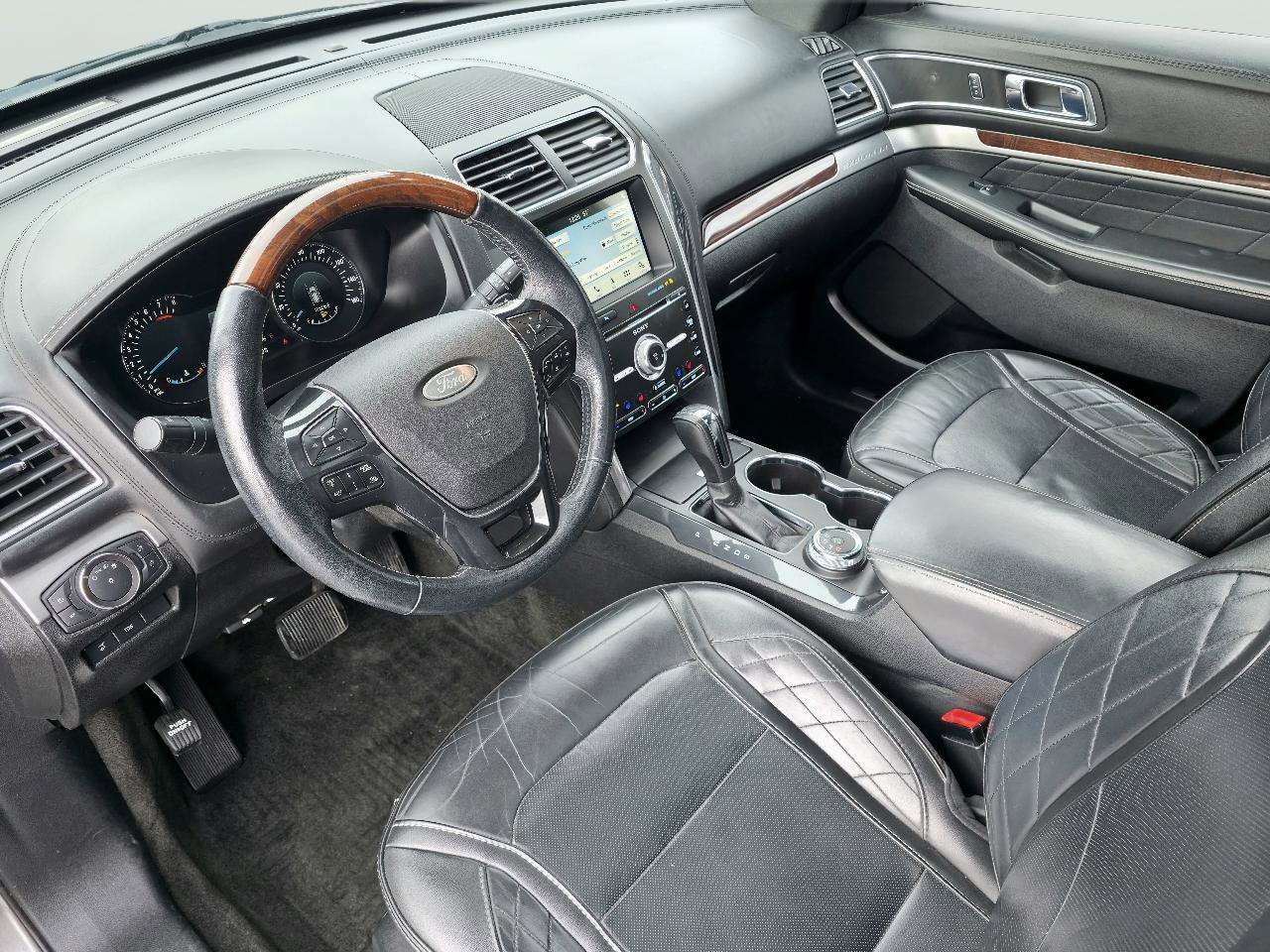 Used 2018 Ford Explorer Platinum image 10