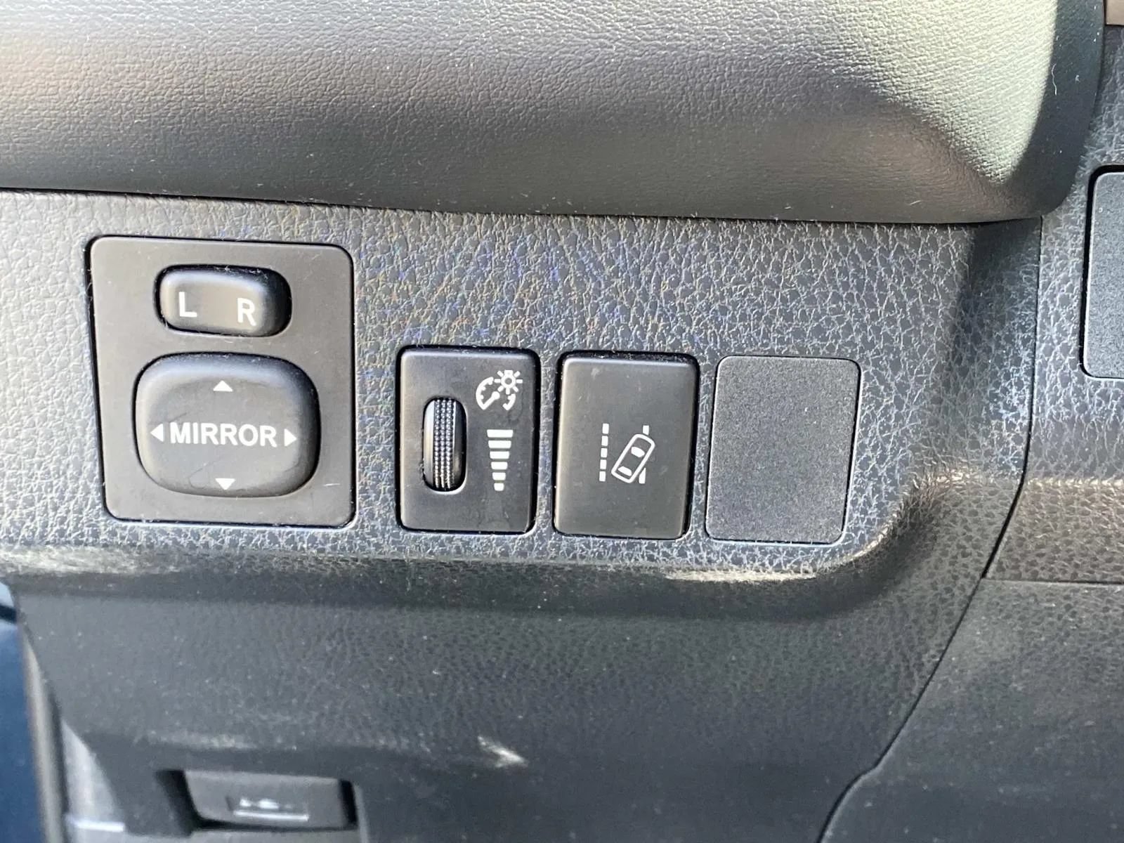 Used 2017 Toyota RAV4 Limited FWD image 20
