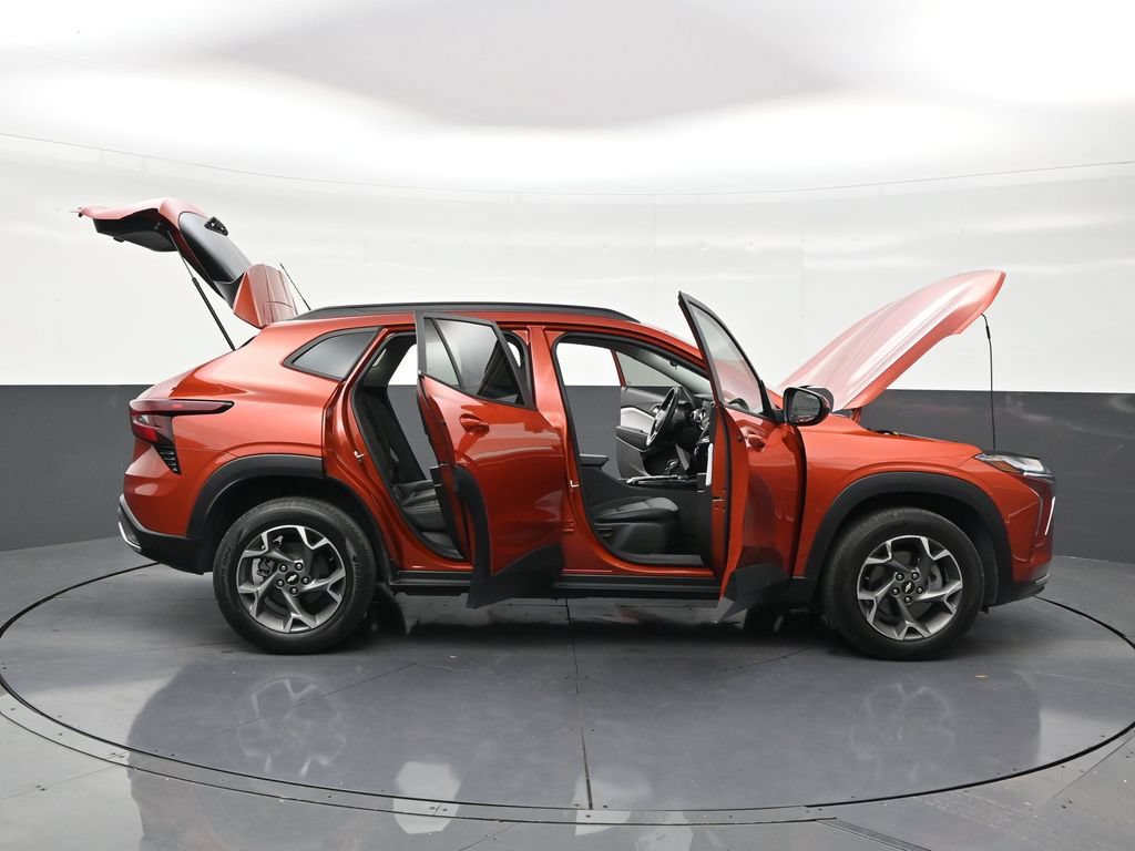 Used 2024 Chevrolet Trax LT w/ Driver Confidence Package FWD image 30