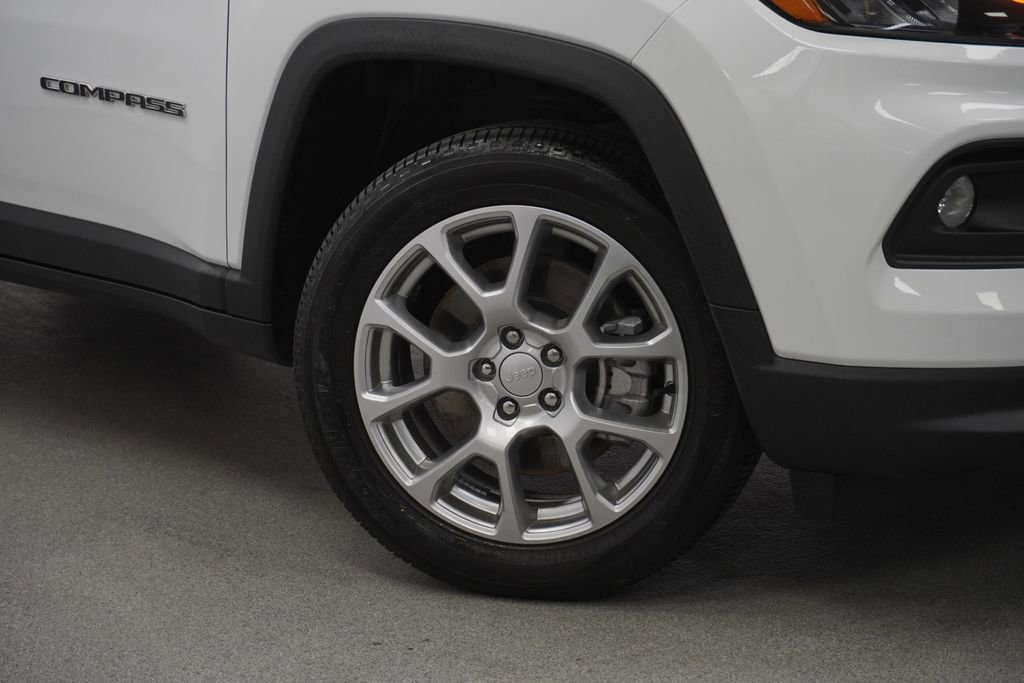 Certified 2024 Jeep Compass Latitude AWD/4WD image 4