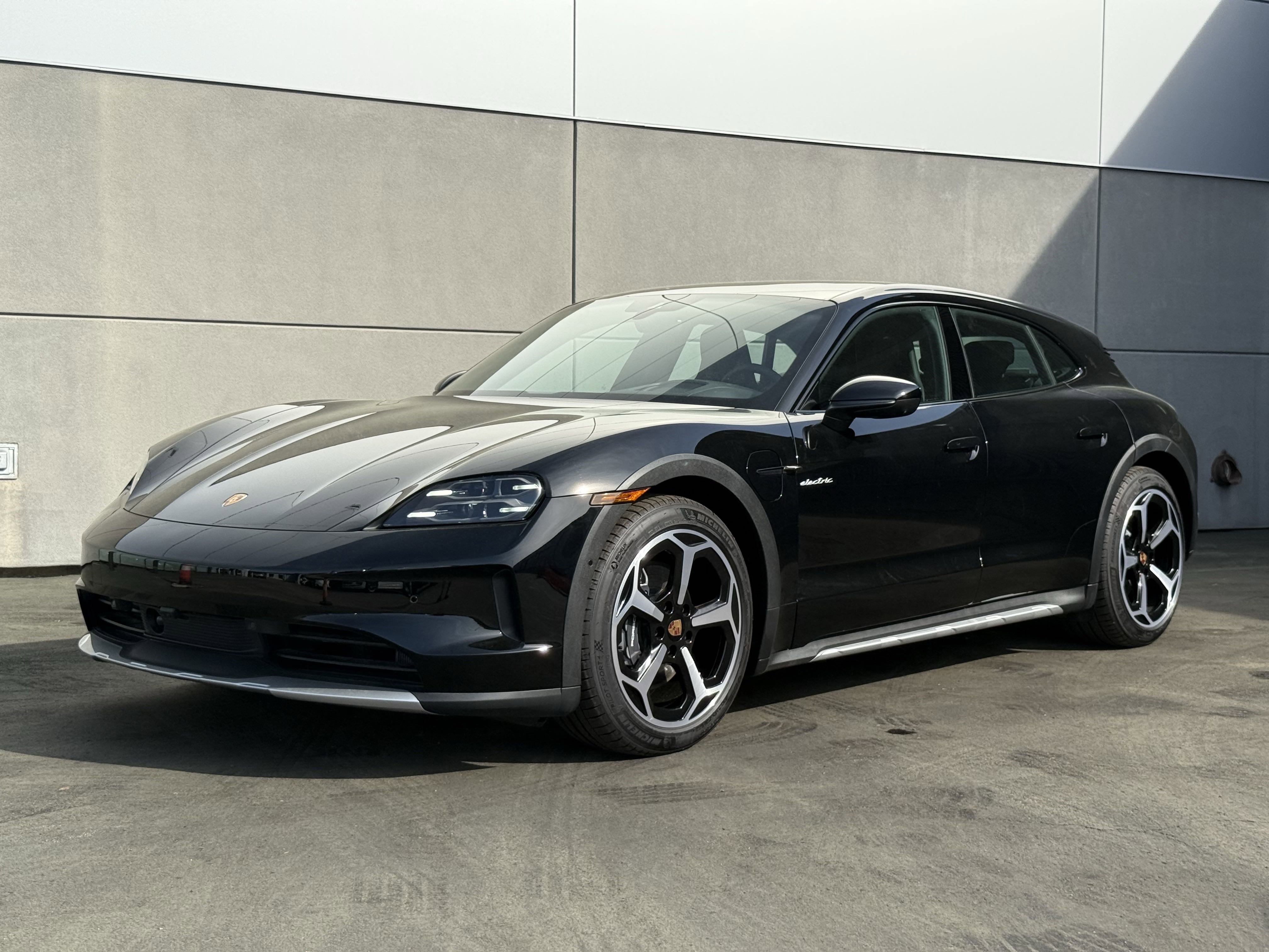 Used 2025 Porsche Taycan 4 Cross Turismo image 1