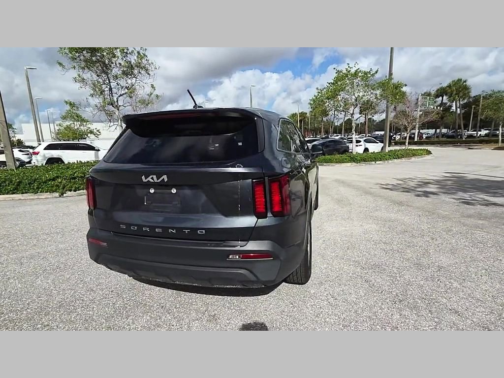 Used 2022 Kia Sorento LX image 30