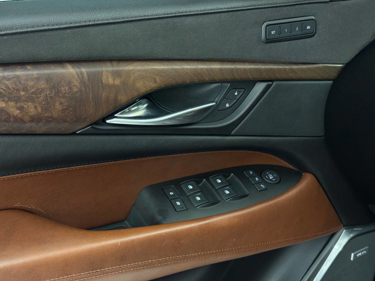 Used 2020 Cadillac Escalade Premium Luxury AWD/4WD image 36