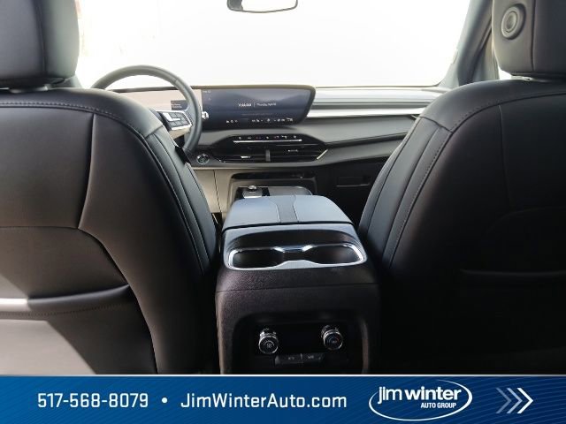 Used 2025 Buick Enclave Preferred AWD/4WD image 17