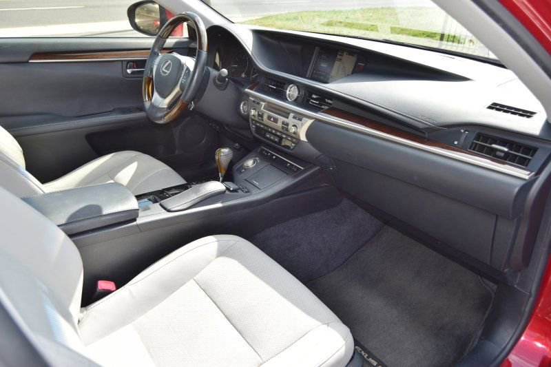 Used 2015 Lexus ES 350 w/ Luxury Package FWD image 27
