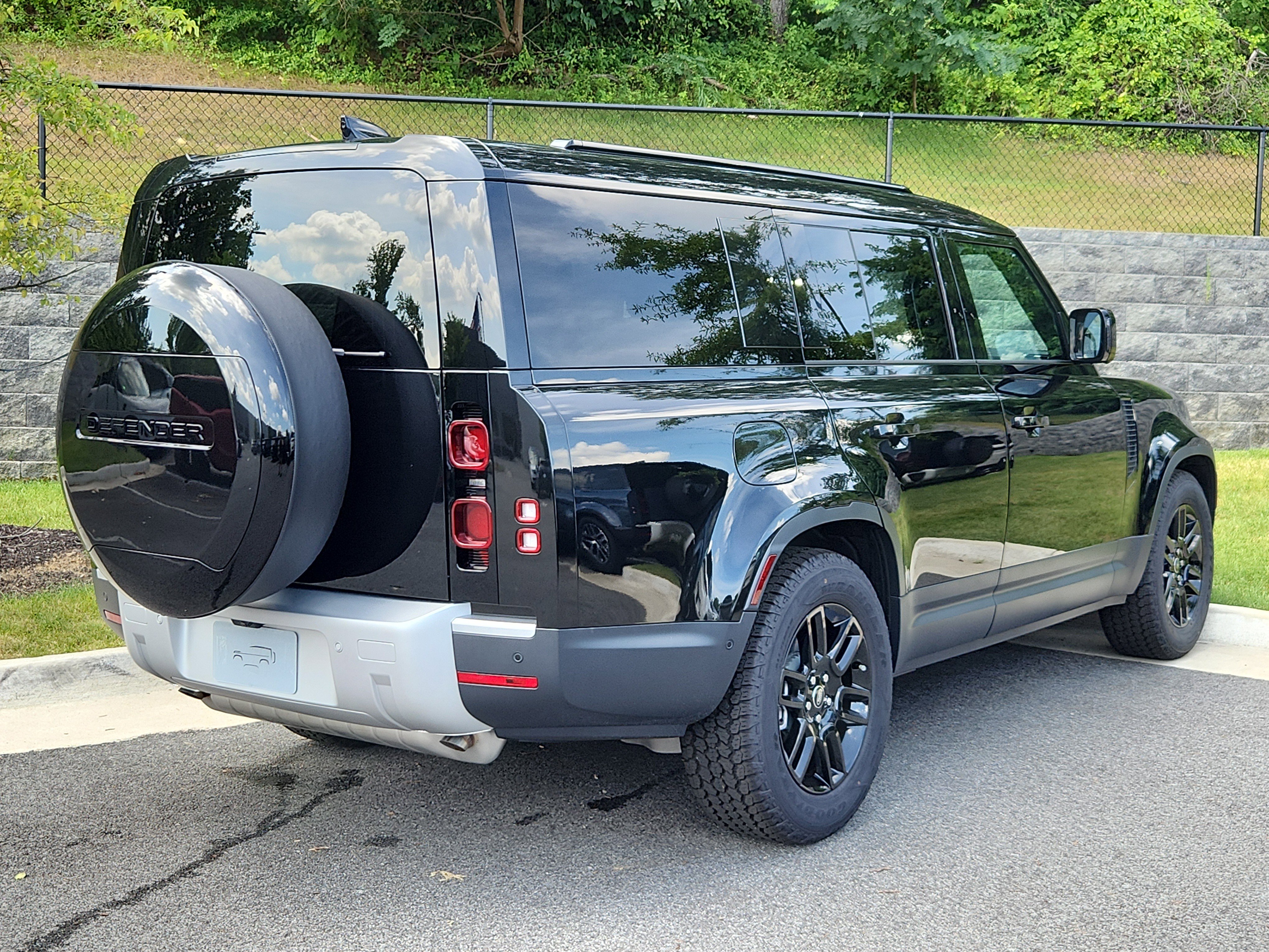 Used 2025 Land Rover Defender 130 S video 2