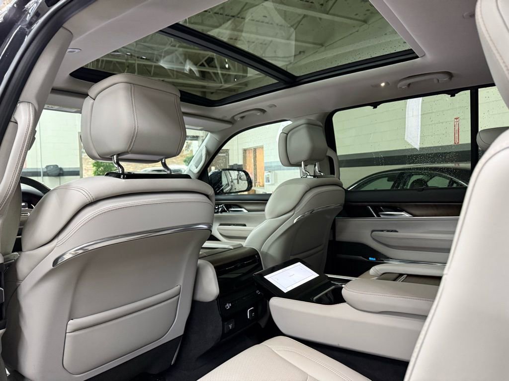 Used 2022 Jeep Grand Wagoneer Series I image 17