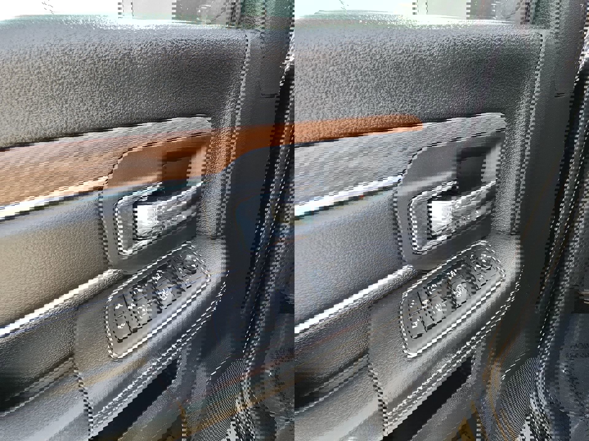 Used 2017 RAM 2500 Laramie w/ Sport Appearance Group image 15