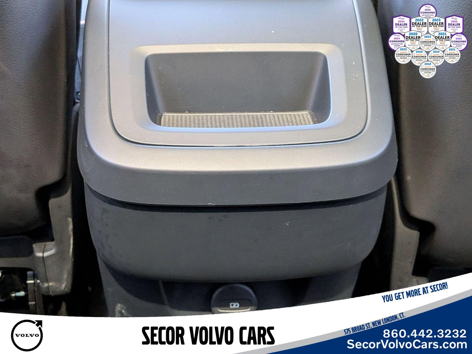 Used 2023 Volvo XC60 B5 Plus AWD/4WD image 14