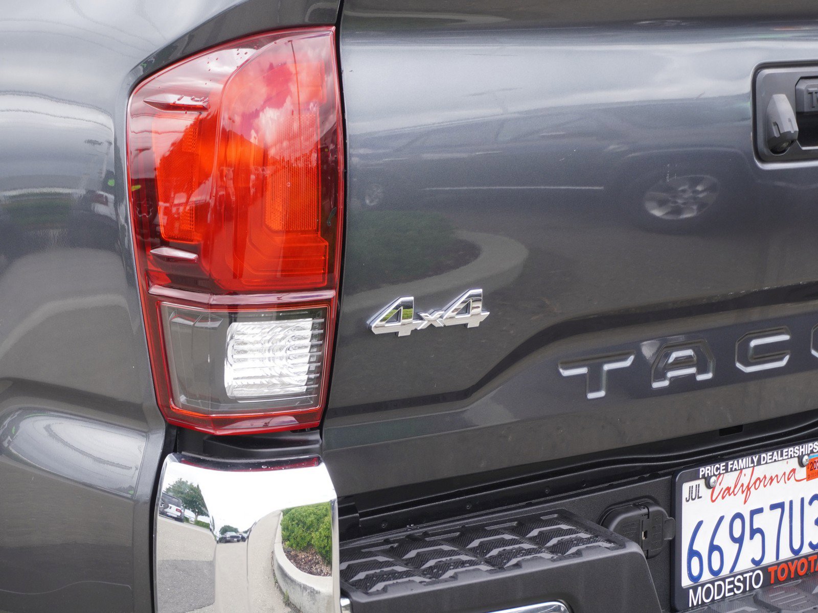 Used 2023 Toyota Tacoma SR5 AWD/4WD image 10