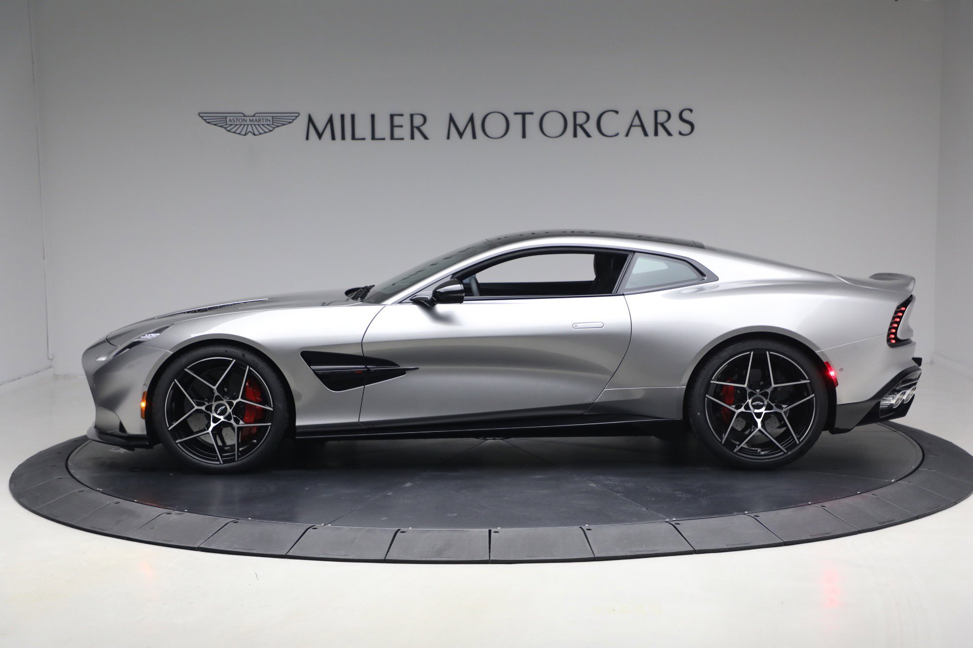 New 2026 Aston Martin Vanquish RWD image 3