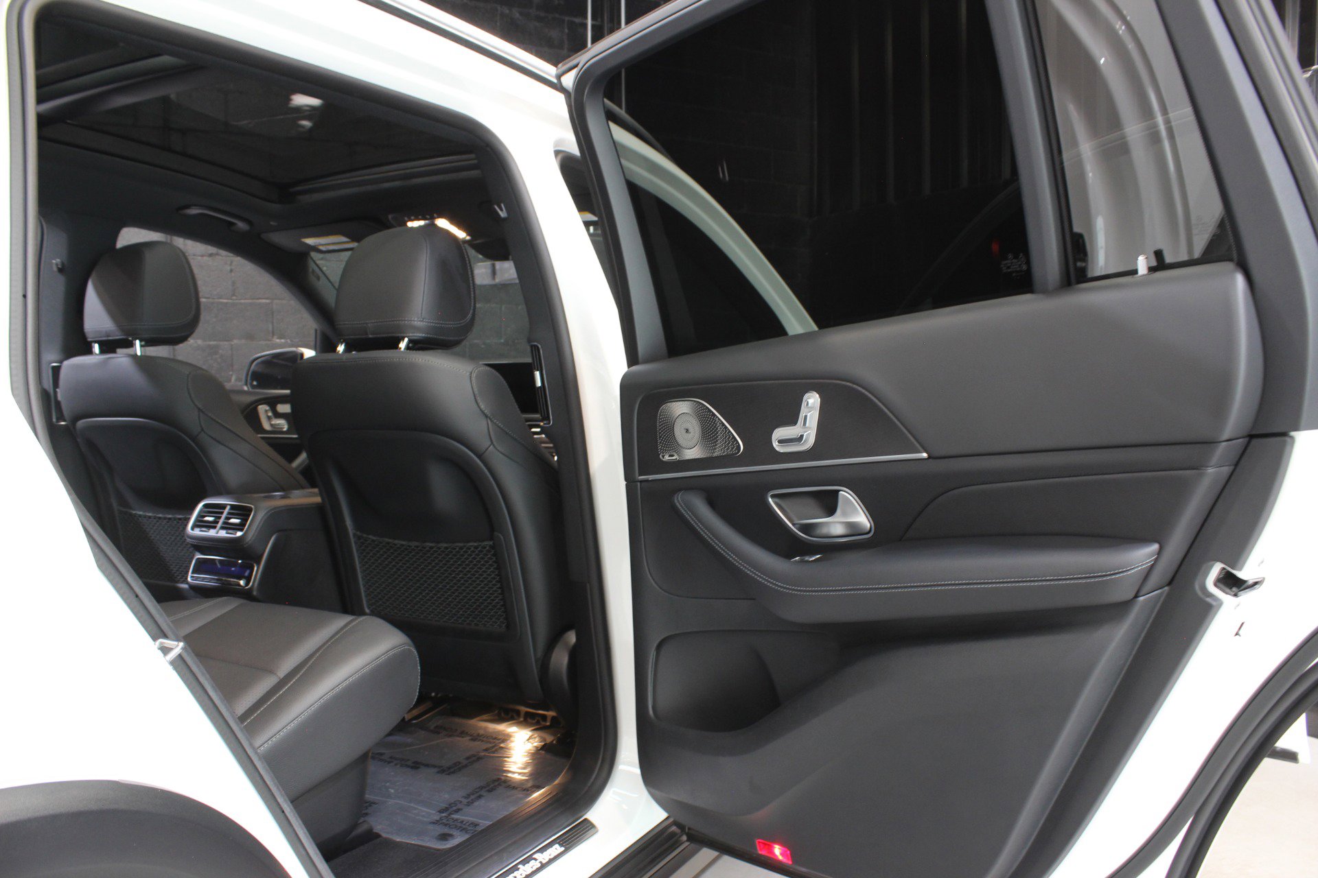 Used 2023 Mercedes-Benz GLS 450 4MATIC image 46