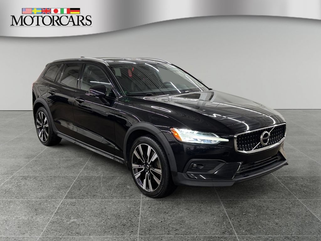 Used 2022 Volvo V60 T5 Cross Country w/ Climate Package AWD/4WD image 1