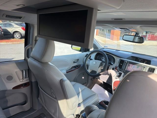 Used 2011 Toyota Sienna XLE w/ Premium Pkg FWD image 40