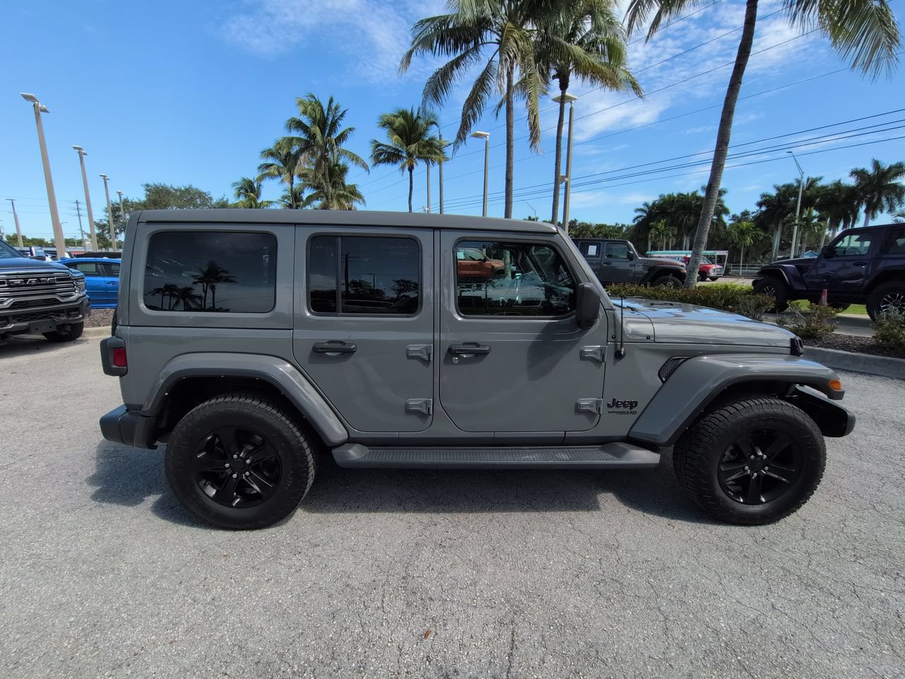 Used 2021 Jeep Wrangler Unlimited Sahara AWD/4WD image 4